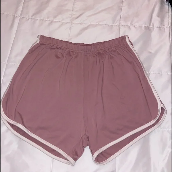 woman’s shorts - Picture 2 of 5